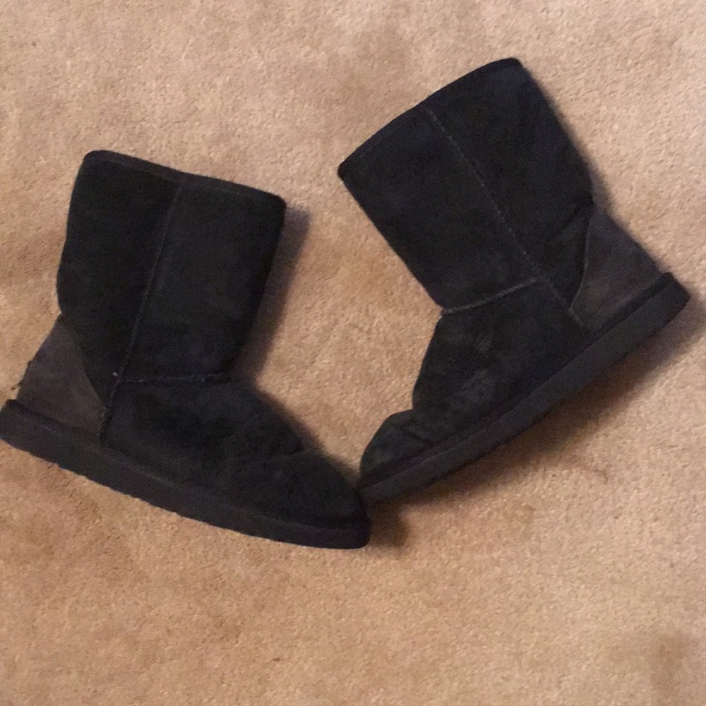 Black size 7 UGGS